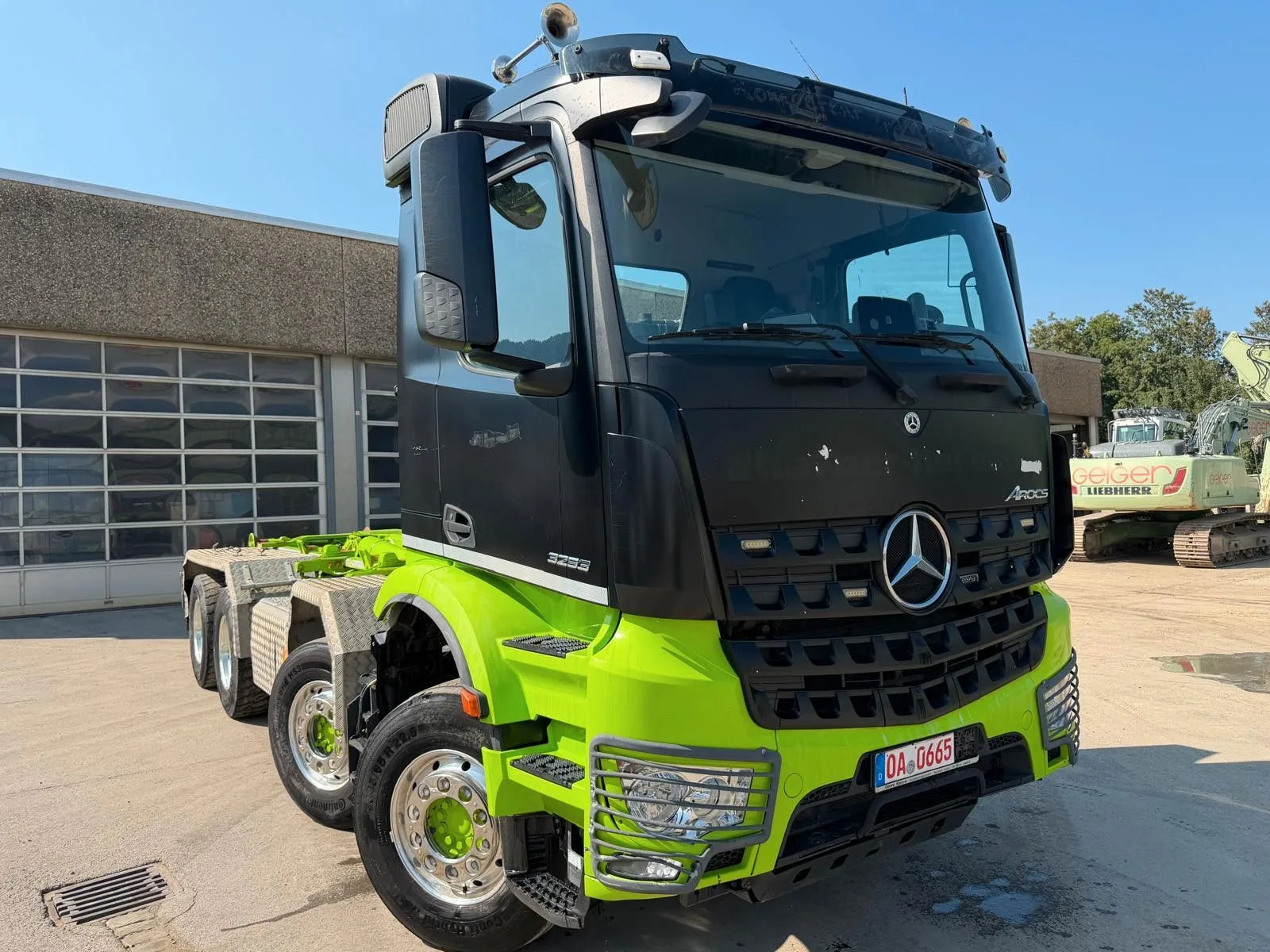Mercedes-Benz Arocs 3253 8x4 — Ansicht 1